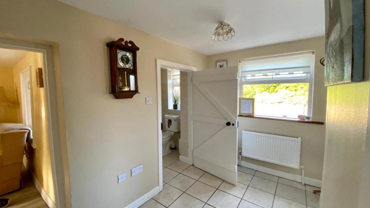 Traditional Old Style Farmhouse Coolvally Extérieur photo