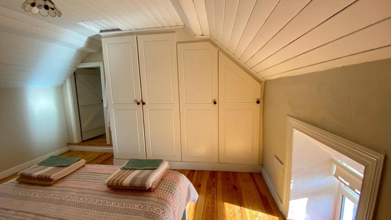 Traditional Old Style Farmhouse Coolvally Extérieur photo